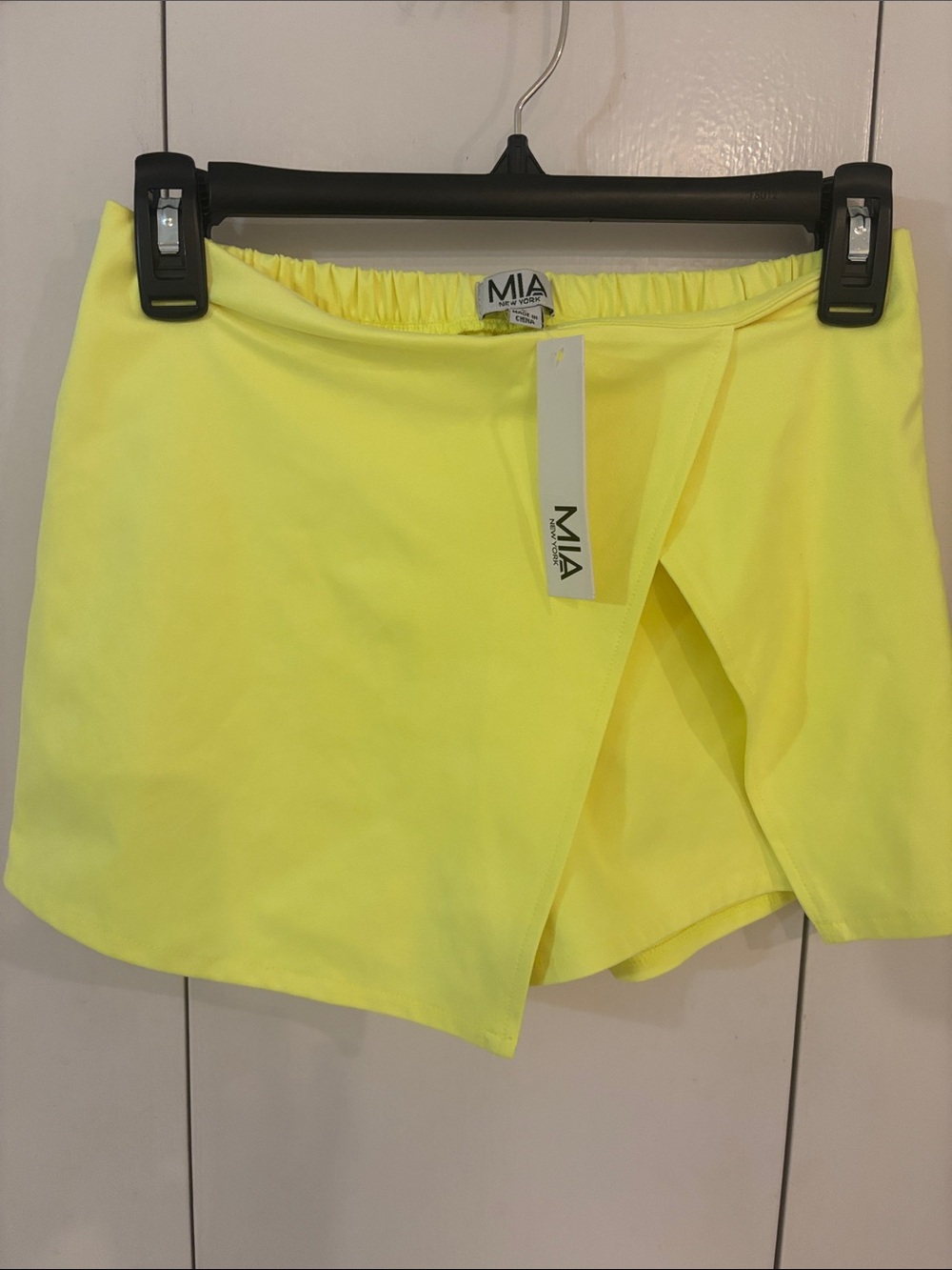 MIA New York  NEW faux suede neon yellow skort,L